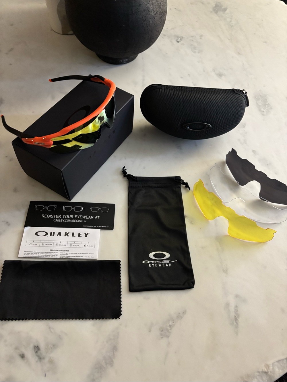 Oakley Radar EV Path Sunglasses with three interchangeable lenses - Picture 4 of 6